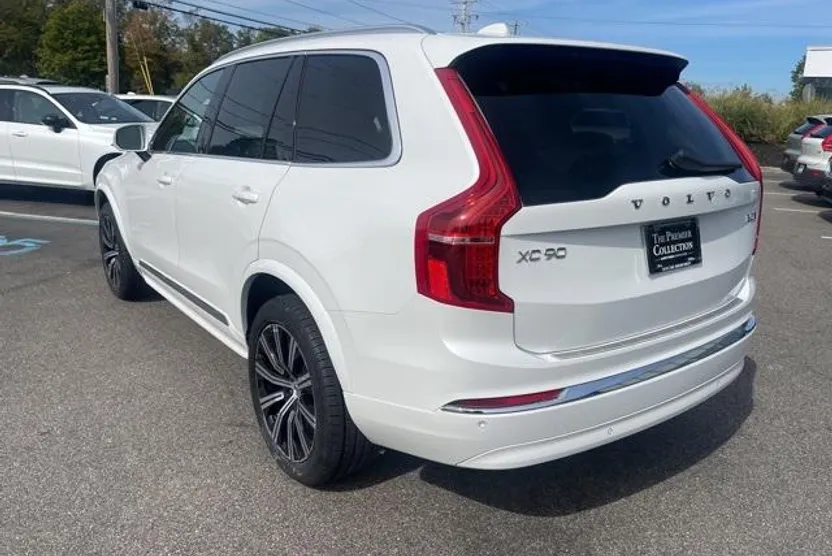 2024 Volvo XC90 B5 Core photo 1