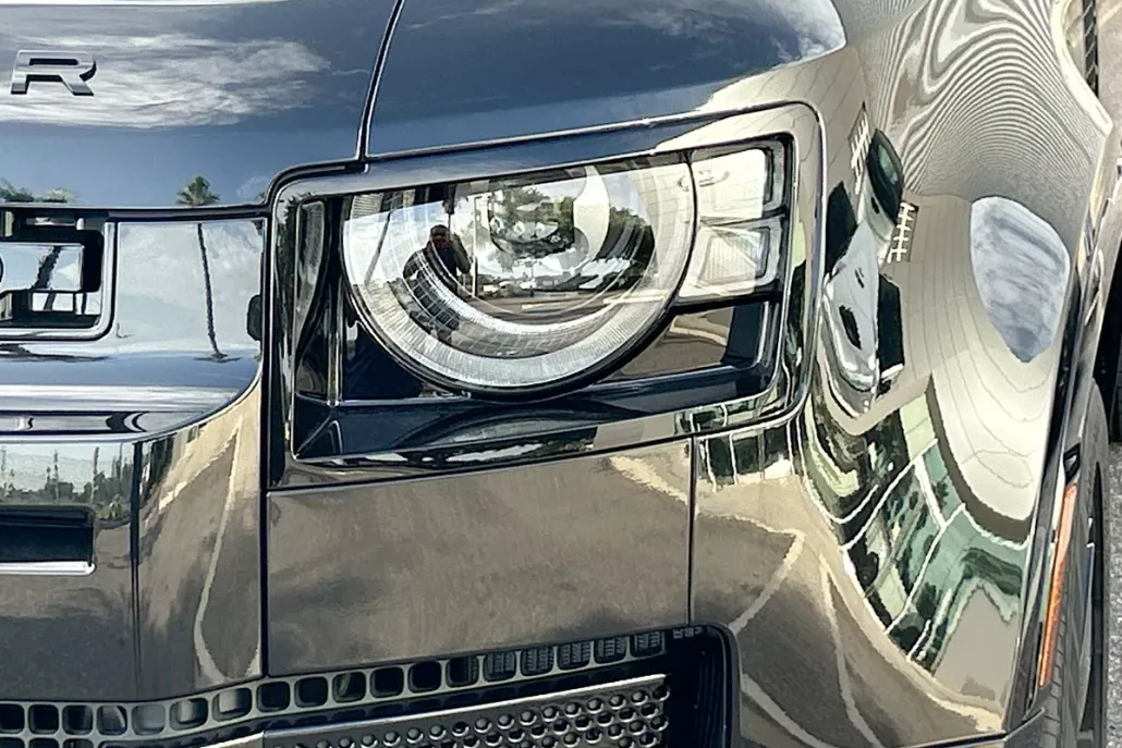 2025 Land Rover Defender 110 photo 1