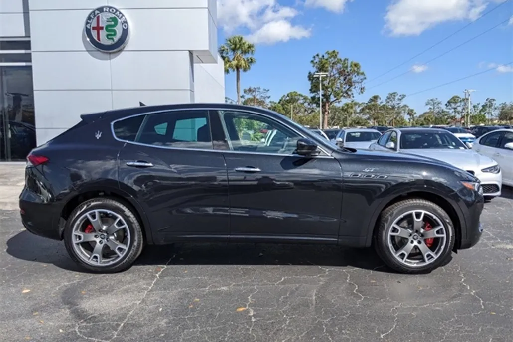 2023 Maserati Levante Base GT photo 1
