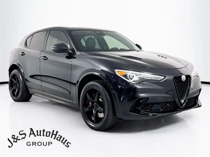 2021 Alfa Romeo Stelvio Quadrifoglio photo 1