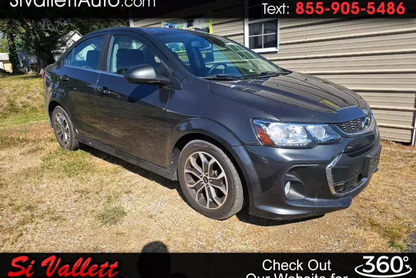 2020 Chevrolet Sonic LT photo 1