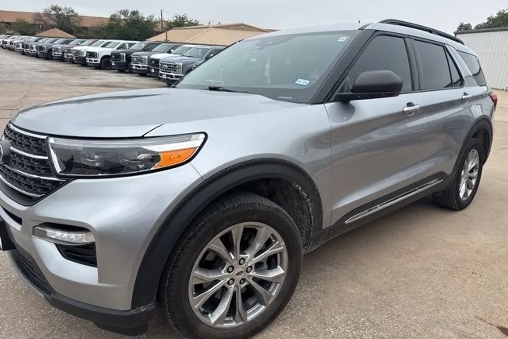 2022 Ford Explorer XLT photo 1