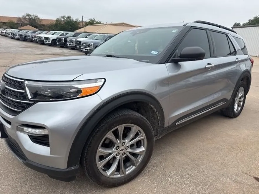 2022 Ford Explorer XLT photo 1