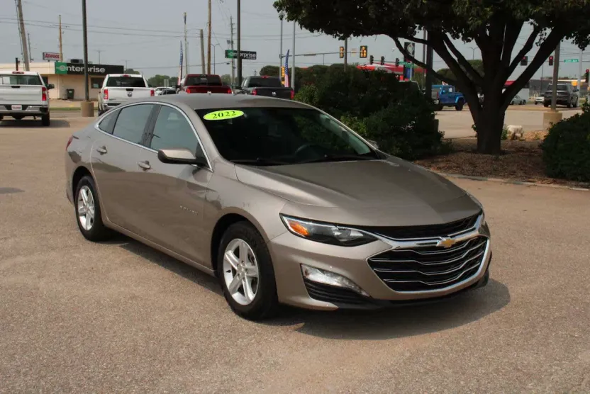 2022 Chevrolet Malibu photo 1