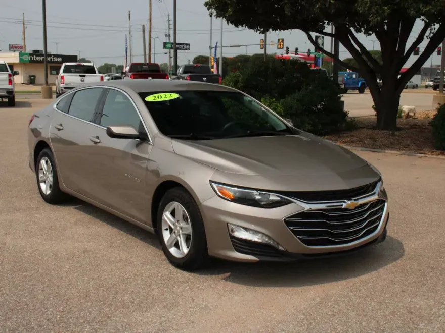 2022 Chevrolet Malibu photo 1