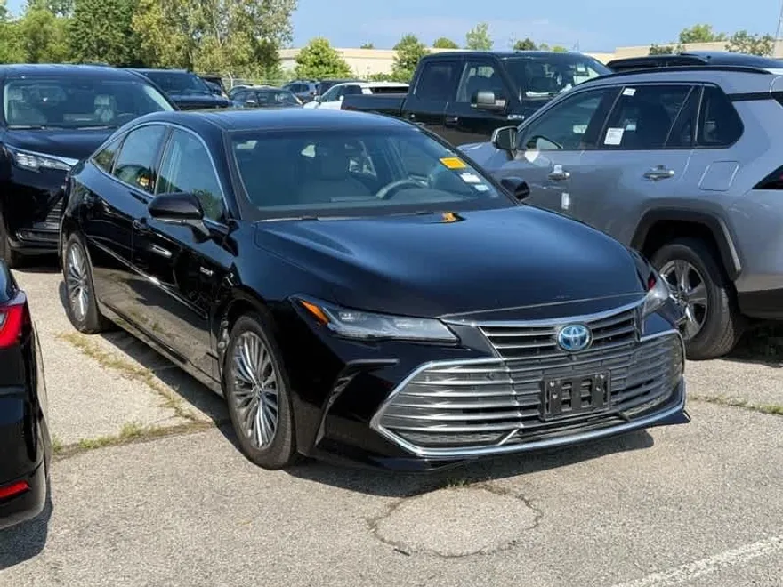 2019 Toyota Avalon Hybrid Limited photo 1