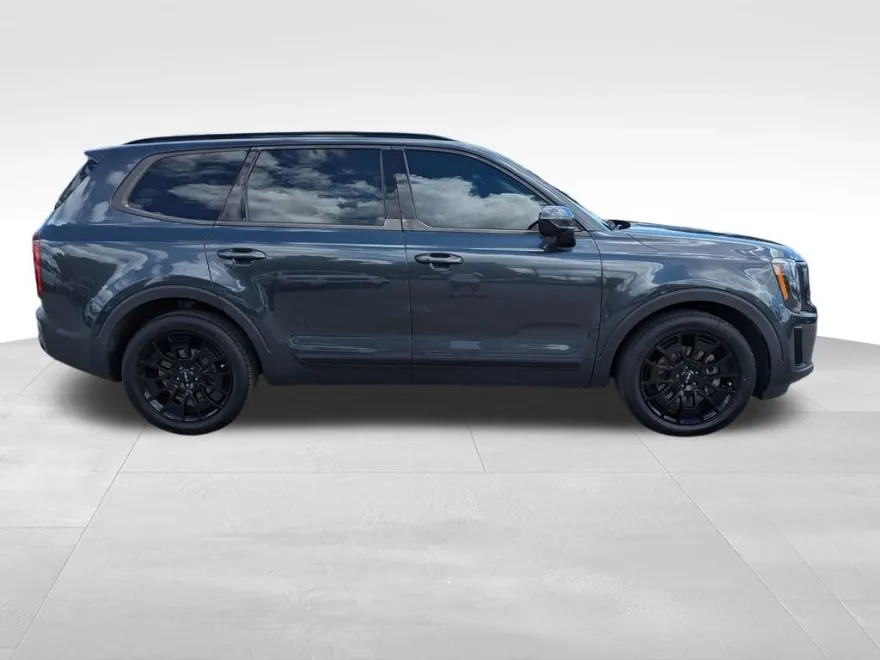 2022 Kia Telluride SX photo 1