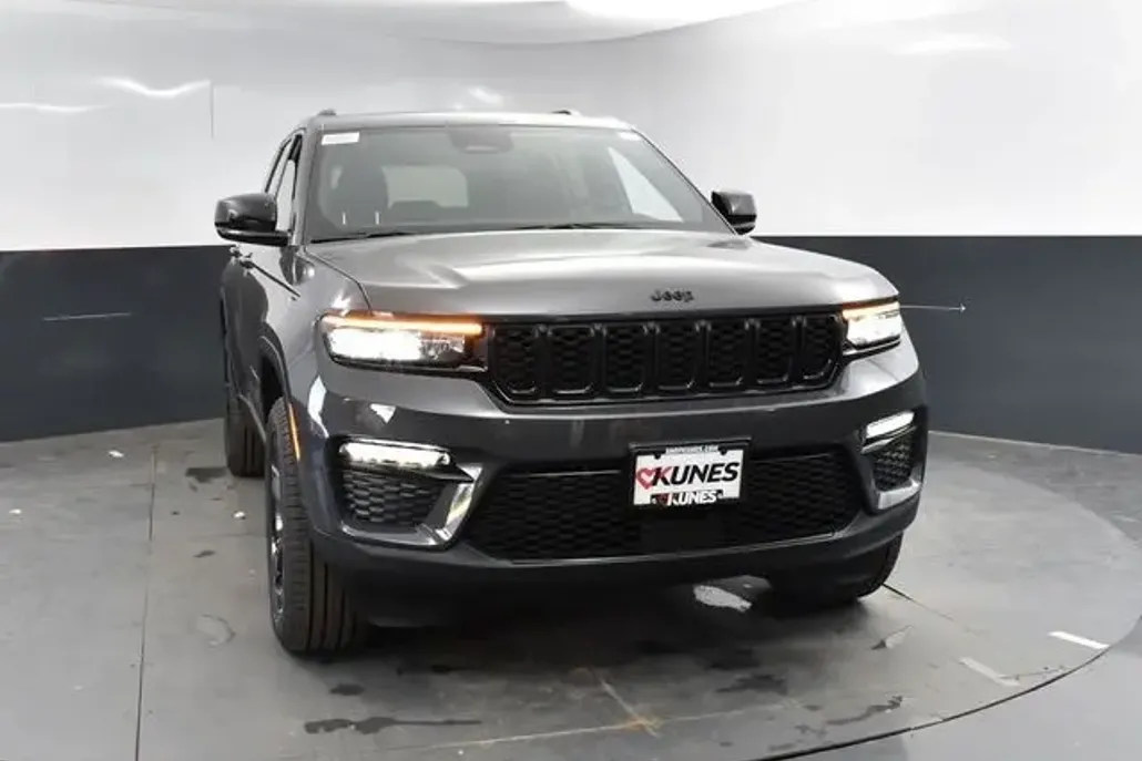 2025 Jeep Grand Cherokee Limited photo 1