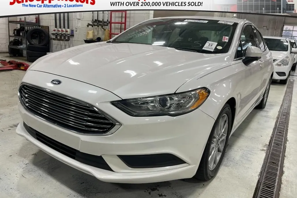 2017 Ford Fusion SE photo 1