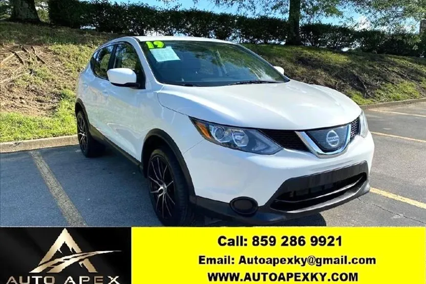 2019 Nissan Rogue Sport S photo 1