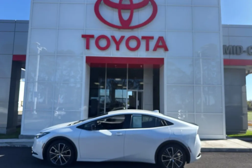 2024 Toyota Prius XLE photo 1