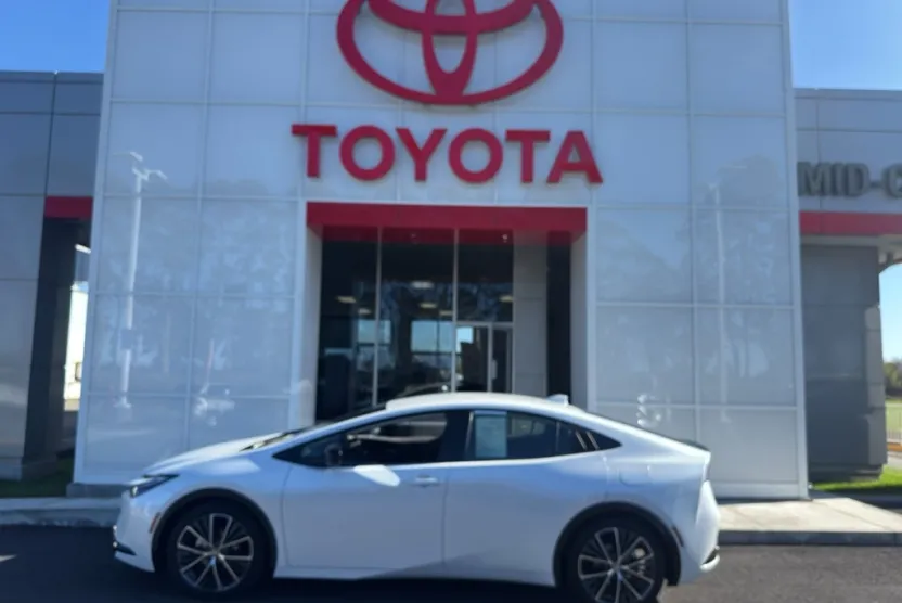 2024 Toyota Prius XLE photo 1