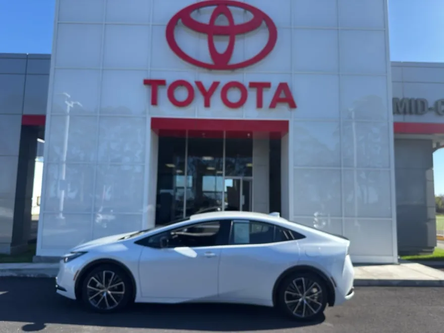 2024 Toyota Prius XLE photo 1