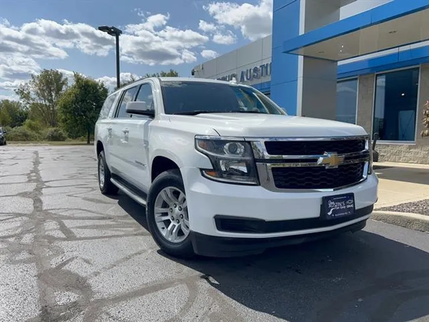 2018 Chevrolet Suburban LT photo 1