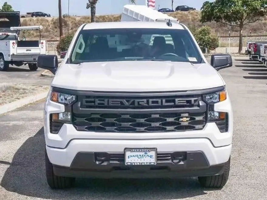 2026 Chevrolet Silverado 1500 Custom photo 1