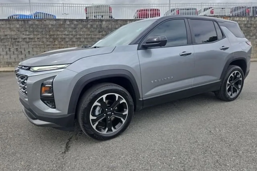 2025 Chevrolet Equinox LT photo 1