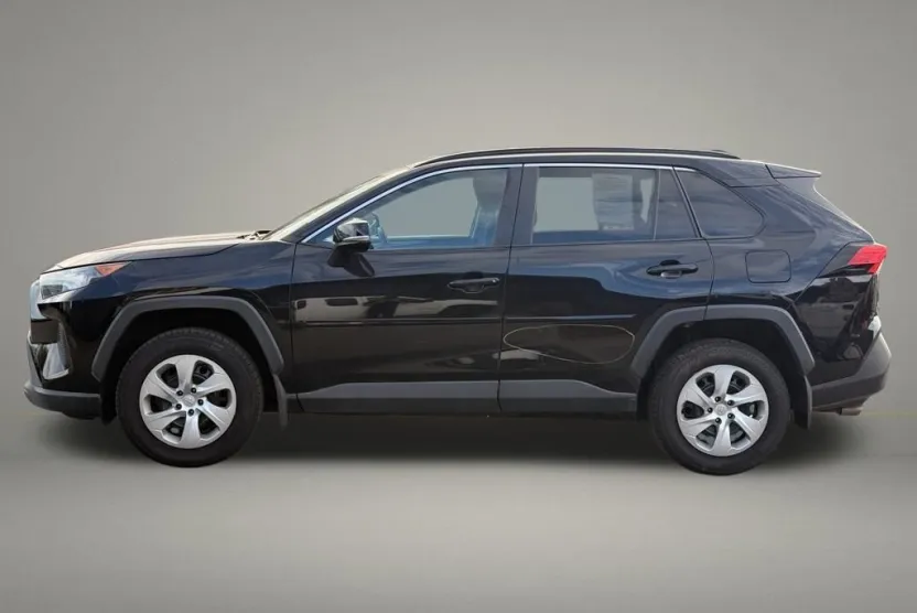 2021 Toyota RAV4 LE photo 1