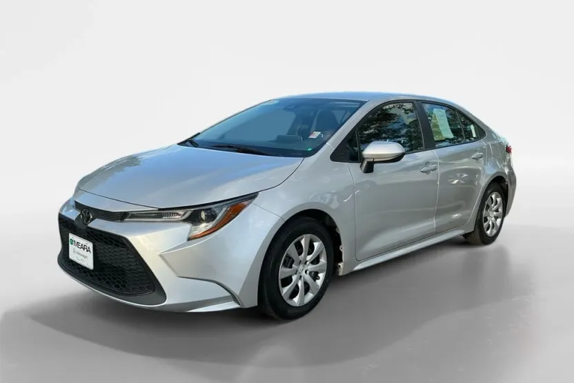 2021 Toyota Corolla LE photo 1
