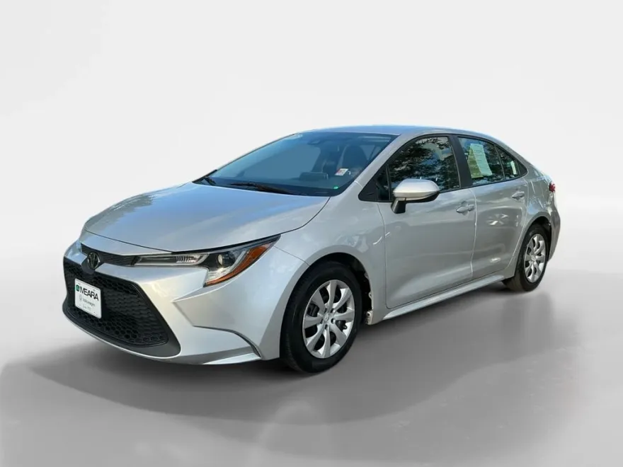 2021 Toyota Corolla LE photo 1