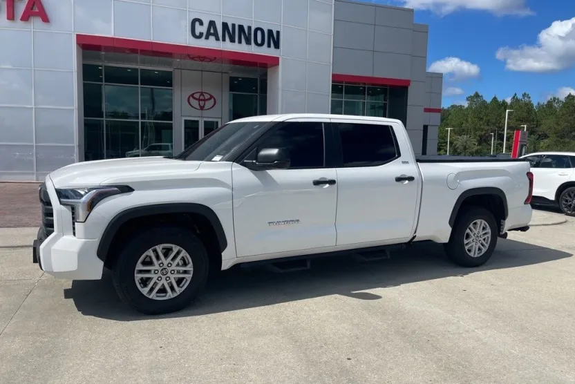 2024 Toyota Tundra SR5 photo 1