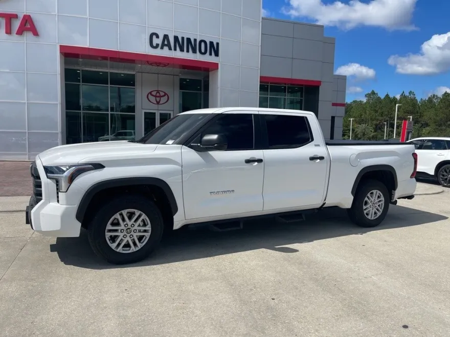 2024 Toyota Tundra SR5 photo 1