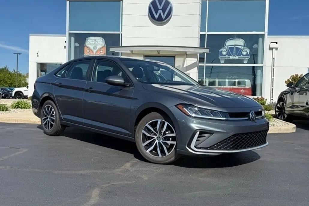 2025 Volkswagen Jetta 1.5T SE photo 1