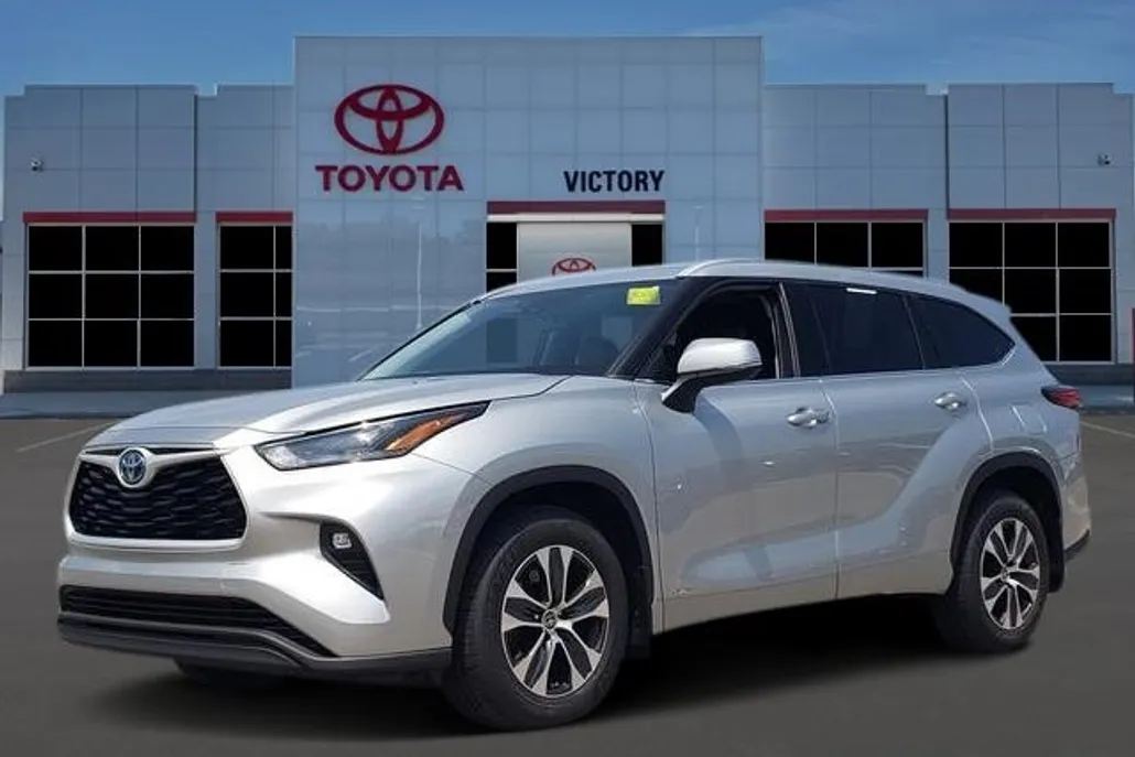 2022 Toyota Highlander Hybrid XLE photo 1