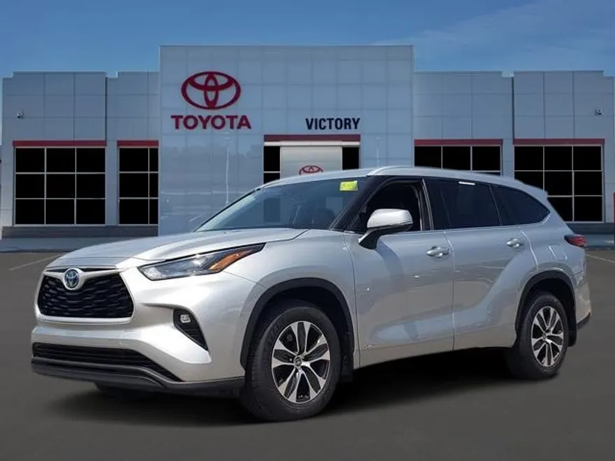 2022 Toyota Highlander Hybrid XLE photo 1