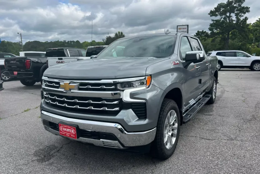 2025 Chevrolet Silverado 1500 LTZ photo 1