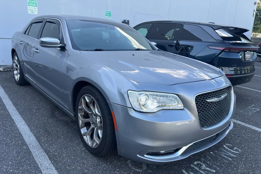 2016 Chrysler 300 C Platinum photo 1