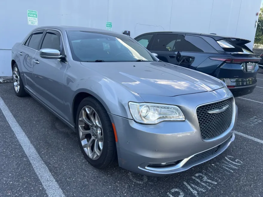 2016 Chrysler 300 C Platinum photo 1