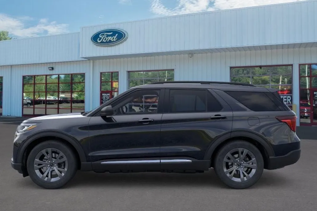 2025 Ford Explorer photo 1
