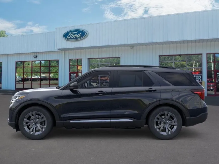 2025 Ford Explorer photo 1