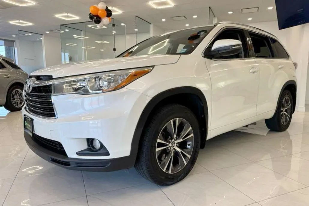 2016 Toyota Highlander XLE photo 1