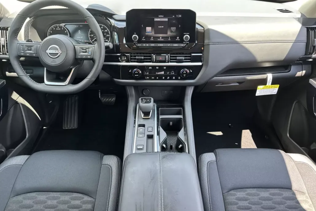2025 Nissan Pathfinder SV photo 1