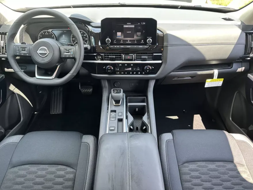 2025 Nissan Pathfinder SV photo 1