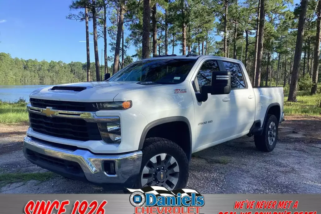 2024 Chevrolet Silverado 2500HD LT photo 1