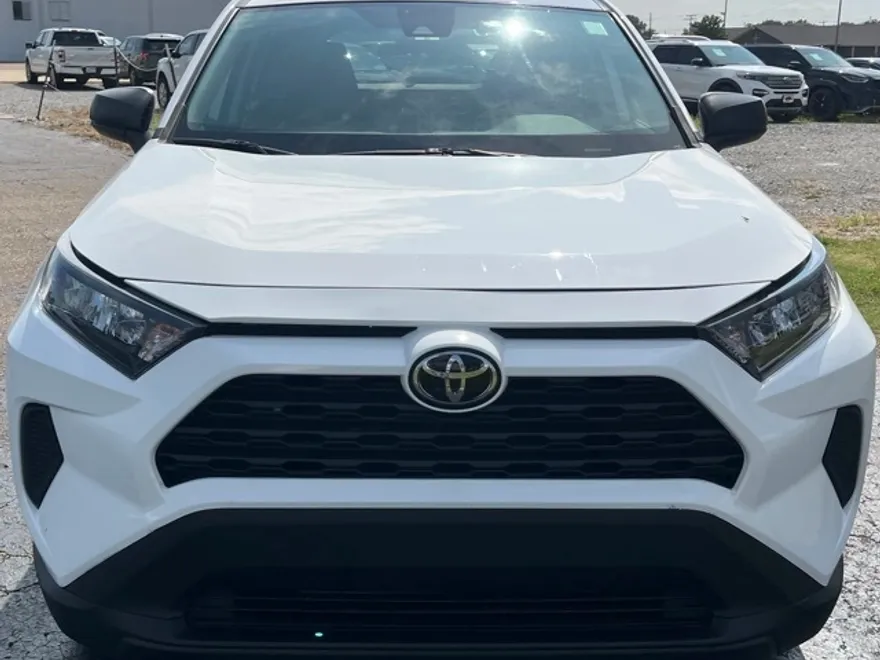 2022 Toyota RAV4 LE photo 1