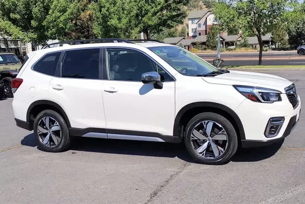 2021 Subaru Forester Touring photo 1