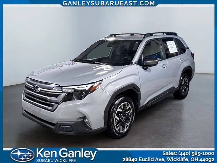2025 Subaru Forester Premium photo 1
