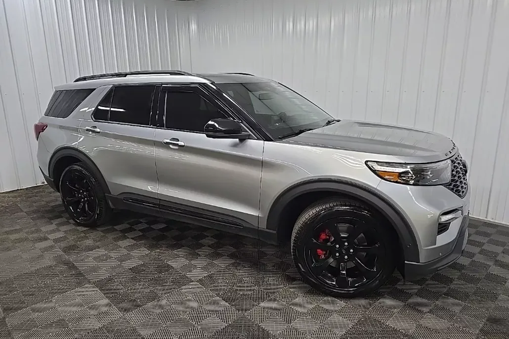 2022 Ford Explorer ST photo 1