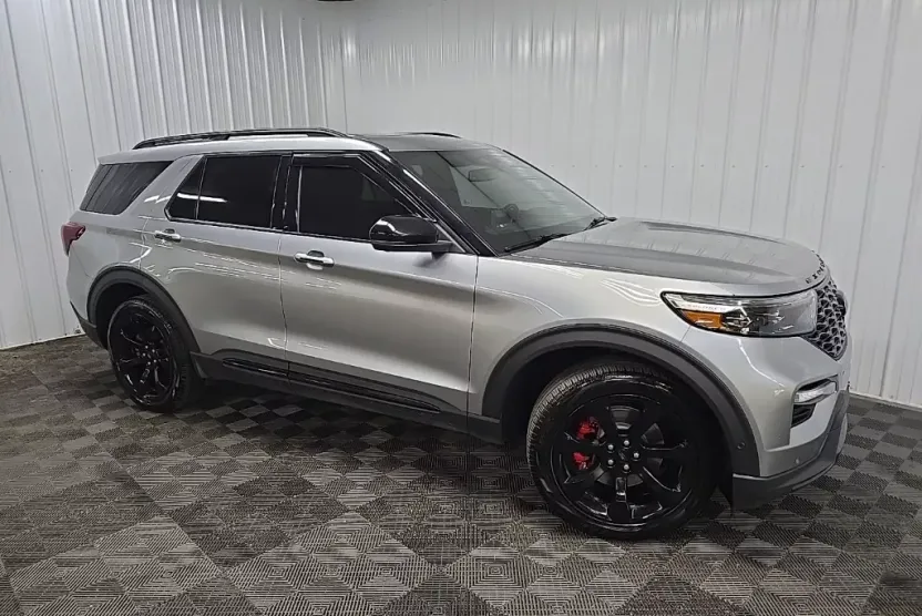 2022 Ford Explorer ST photo 1