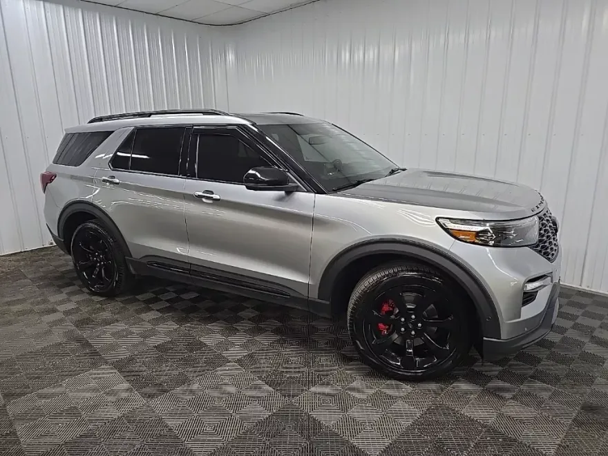 2022 Ford Explorer ST photo 1