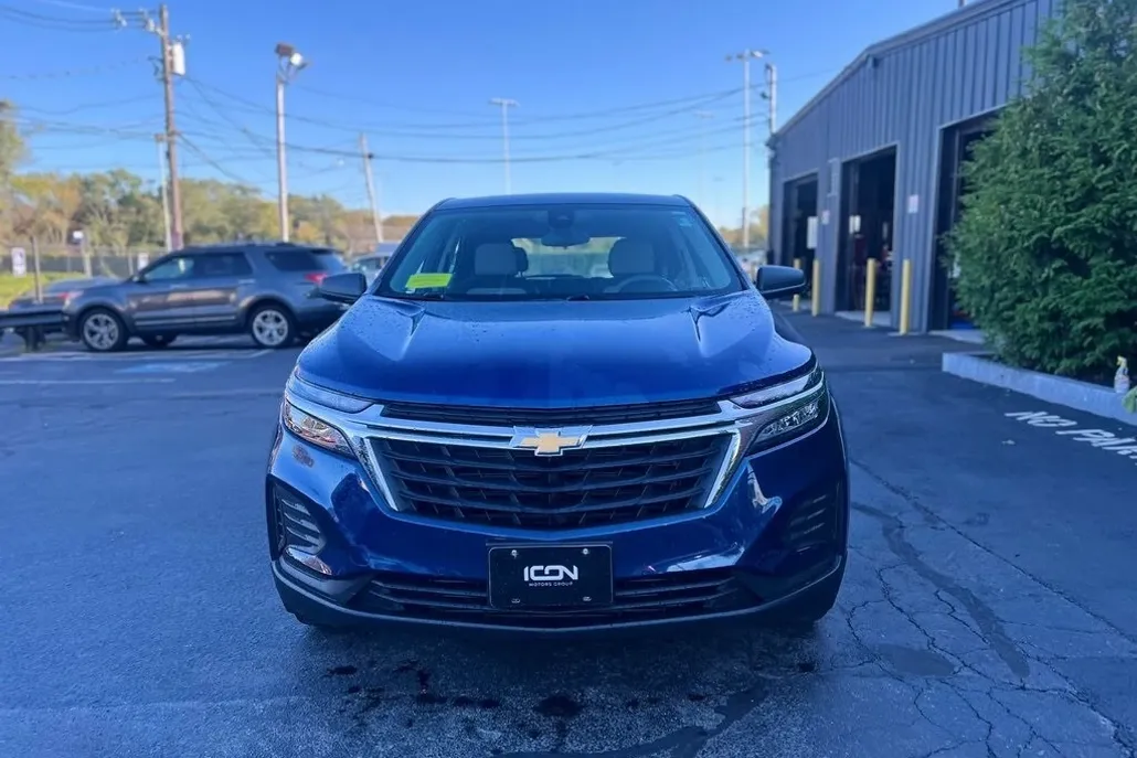 2023 Chevrolet Equinox LS photo 1