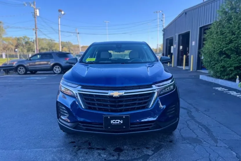 2023 Chevrolet Equinox LS photo 1