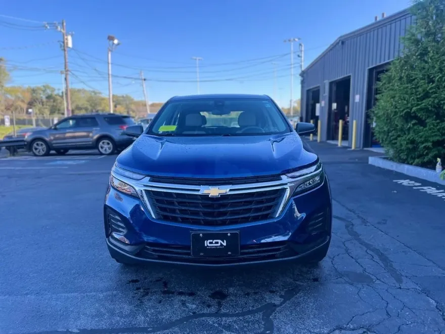 2023 Chevrolet Equinox LS photo 1