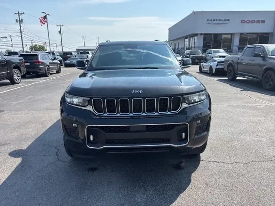 2024 Jeep Grand Cherokee Overland photo 1