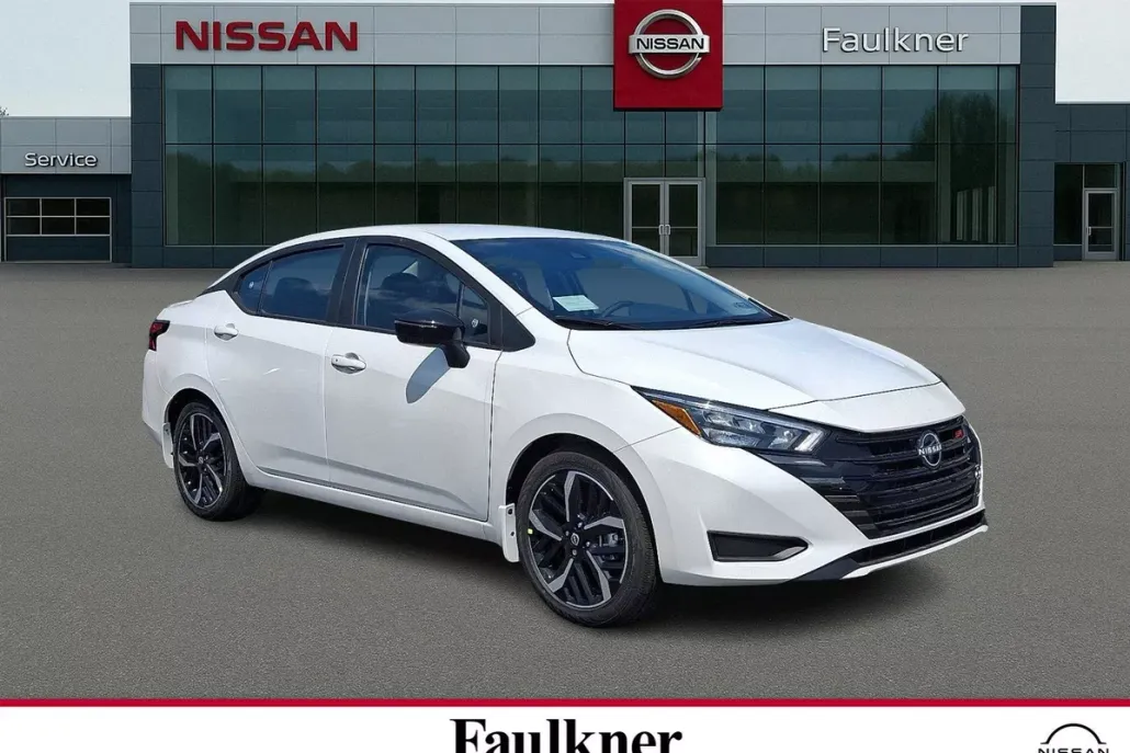 2025 Nissan Versa SR photo 1