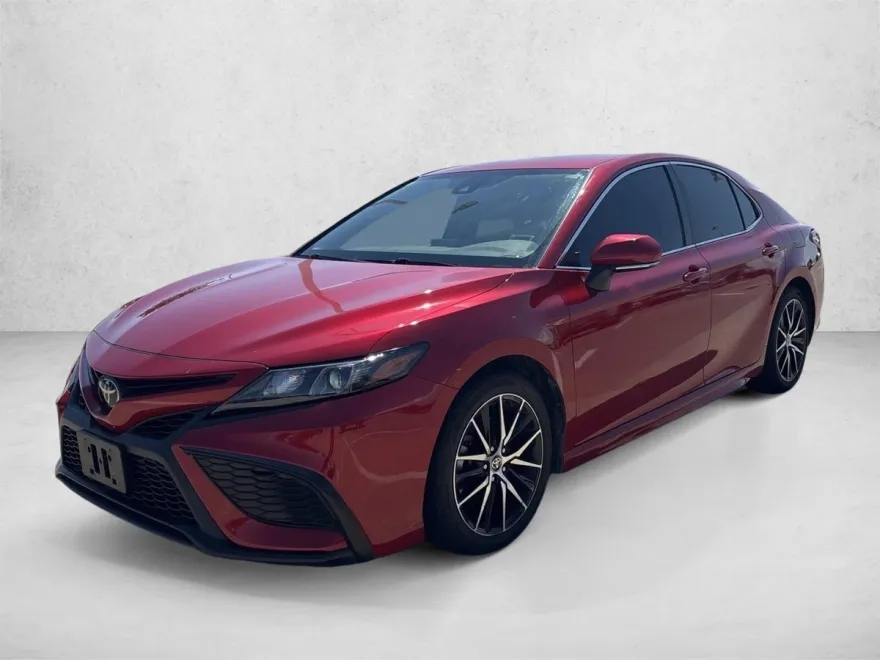 2022 Toyota Camry SE photo 1