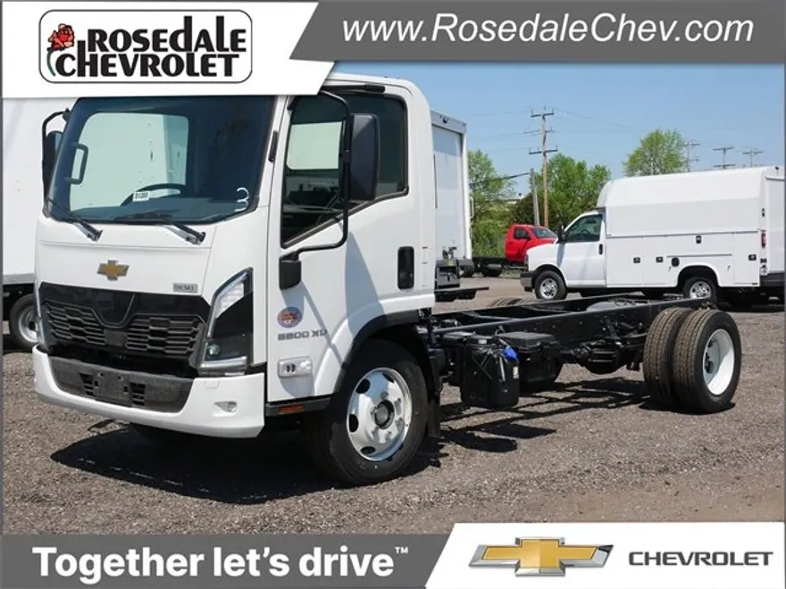 2025 Chevrolet Silverado photo 1